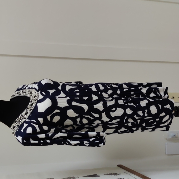 BCBBG Maxazria Dress Medium - Picture 3 of 7